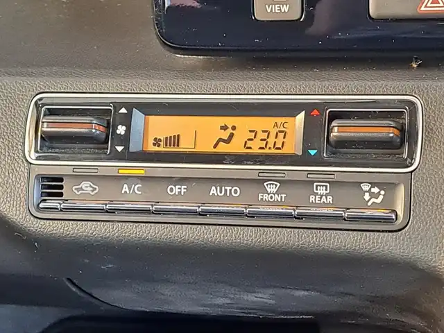 スズキ ワゴンＲ カスタムＺ HYBRID ZX 大阪府 2023(令5)年 0.3万km ピュアホワイトP /ワンオーナー//禁煙車//メーカー純正ディスプレイオーディオ/【AndroidAuto・AppleCarPlay・Bluetooth・AM/FM】//ヘッドアップディスプレイ//スズキセーフティサポート//レーダークルーズコントロール（全車速追従機能付き）//オートライト//オートハイビーム//前後カメラ//全方位カメラ//純正14インチAW//LEDヘッドライト//Wサイドエアバック//プッシュスタート//スマートキー//保証書//取扱説明書//スペアキー