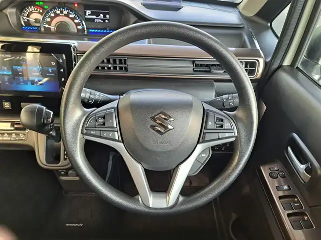 スズキ ワゴンＲ カスタムＺ HYBRID ZX 大阪府 2023(令5)年 0.3万km ピュアホワイトP /ワンオーナー//禁煙車//メーカー純正ディスプレイオーディオ/【AndroidAuto・AppleCarPlay・Bluetooth・AM/FM】//ヘッドアップディスプレイ//スズキセーフティサポート//レーダークルーズコントロール（全車速追従機能付き）//オートライト//オートハイビーム//前後カメラ//全方位カメラ//純正14インチAW//LEDヘッドライト//Wサイドエアバック//プッシュスタート//スマートキー//保証書//取扱説明書//スペアキー