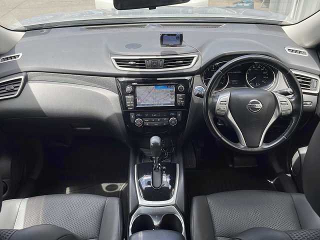 日産 エクストレイル 20Xt エマージェンシーブレーキ 道央・札幌 2016(平28)年 8.6万km ブリリアントシルバー (株)IDOMが運営する【じしゃロン札幌店】の自社ローン専用車両になりますこちらは現金またはオートローンご利用価格です。自社ローンご希望の方は別途その旨お申し付けください。/純正ナビ/（CD/BT/フルセグTV）/三列シート/エマージェンシーブレーキ/アラウンドビューモニター/クルーズコントロール/ヒルディセントコントロール/パワーバックドア/カプロンシート/シートヒーター/ルーフレール/純正アルミホイール/スマートキー/プッシュスタート/保証書、取説