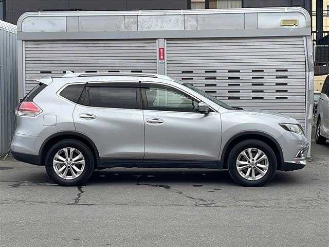 日産 エクストレイル 20Xt エマージェンシーブレーキ 道央・札幌 2016(平28)年 8.6万km ブリリアントシルバー (株)IDOMが運営する【じしゃロン札幌店】の自社ローン専用車両になりますこちらは現金またはオートローンご利用価格です。自社ローンご希望の方は別途その旨お申し付けください。/純正ナビ/（CD/BT/フルセグTV）/三列シート/エマージェンシーブレーキ/アラウンドビューモニター/クルーズコントロール/ヒルディセントコントロール/パワーバックドア/カプロンシート/シートヒーター/ルーフレール/純正アルミホイール/スマートキー/プッシュスタート/保証書、取説