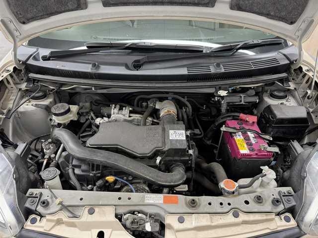 トヨタ パッソ X Lパッケージ S 三重県 2017(平29)年 3.8万km キナコメタリック ガソリン/FF/インパネCVT/純正 7インチナビ NSZT-W66T/（AM/FM/CD/DVD/TV/SD/SDREC/Bluetooth）/バックカメラ/安全/・衝突回避支援ブレーキ機能/・衝突警報機能/・車線逸脱警報機能/・VSC/・TRC（トラクションコントロールシステム）/装備/・LEDヘッドランプ/・オートエアコン/・プッシュスタート/・ステアリングスイッチ/・後席シートベルトインジケーター/・電動格納ドアミラー/・純正ホイールキャップ＋14インチスチールホイール/・スマートキーx1/・パワーステアリング/・パワーウインドウ（全ドア）/など