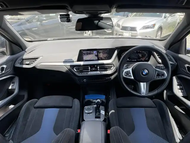 ＢＭＷ Ｍ１３５ｉ xDrive 富山県 2020(令2)年 1.2万km サファイアブラックP 登録時走行距離12017km/ワンオーナー/4WD/ターボ/純正HDDナビ/（Bluetooth/ScreenMirroring）/バックカメラ/ミラー一体型ETC/前後ドライブレコーダー/置くだけ充電/パワーバックドア/・トランクフットオープナー/デビューパッケージ/アルカンターラコンビシート/前席パワーシート/前席シートヒーター/BMW360°SAFETY/・アクティブ・クルーズ・コントロール/・衝突回避・被害軽減ブレーキ（事故回避アシスト付）/・レーン・ディパーチャー・ウォーニング/・クロス・トラフィック・ウォーニング/・ヘッドアップ・ディスプレイ/・レーン・チェンジ・ウォーニング/・アクティブ・サイド・コリジョン・プロテクション/・前車接近警告機能/横滑り防止装置/オートライト/純正LEDヘッドライト/純正18インチルミホイール/スマートキー/スペアキー1本/保証書/取扱説明書