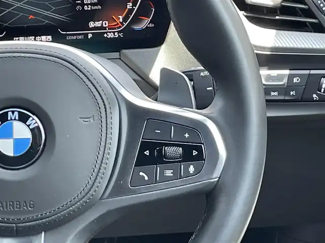 ＢＭＷ Ｍ１３５ｉ xDrive 富山県 2020(令2)年 1.2万km サファイアブラックP 登録時走行距離12017km/ワンオーナー/4WD/ターボ/純正HDDナビ/（Bluetooth/ScreenMirroring）/バックカメラ/ミラー一体型ETC/前後ドライブレコーダー/置くだけ充電/パワーバックドア/・トランクフットオープナー/デビューパッケージ/アルカンターラコンビシート/前席パワーシート/前席シートヒーター/BMW360°SAFETY/・アクティブ・クルーズ・コントロール/・衝突回避・被害軽減ブレーキ（事故回避アシスト付）/・レーン・ディパーチャー・ウォーニング/・クロス・トラフィック・ウォーニング/・ヘッドアップ・ディスプレイ/・レーン・チェンジ・ウォーニング/・アクティブ・サイド・コリジョン・プロテクション/・前車接近警告機能/横滑り防止装置/オートライト/純正LEDヘッドライト/純正18インチルミホイール/スマートキー/スペアキー1本/保証書/取扱説明書