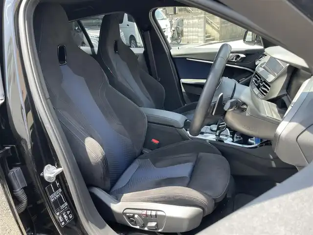 ＢＭＷ Ｍ１３５ｉ xDrive 富山県 2020(令2)年 1.2万km サファイアブラックP 登録時走行距離12017km/ワンオーナー/4WD/ターボ/純正HDDナビ/（Bluetooth/ScreenMirroring）/バックカメラ/ミラー一体型ETC/前後ドライブレコーダー/置くだけ充電/パワーバックドア/・トランクフットオープナー/デビューパッケージ/アルカンターラコンビシート/前席パワーシート/前席シートヒーター/BMW360°SAFETY/・アクティブ・クルーズ・コントロール/・衝突回避・被害軽減ブレーキ（事故回避アシスト付）/・レーン・ディパーチャー・ウォーニング/・クロス・トラフィック・ウォーニング/・ヘッドアップ・ディスプレイ/・レーン・チェンジ・ウォーニング/・アクティブ・サイド・コリジョン・プロテクション/・前車接近警告機能/横滑り防止装置/オートライト/純正LEDヘッドライト/純正18インチルミホイール/スマートキー/スペアキー1本/保証書/取扱説明書