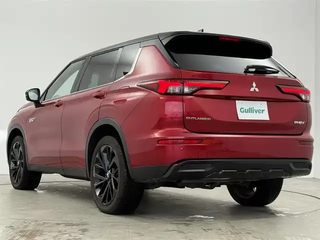 三菱 アウトランダー ＰＨＥＶ ブラックエディション 愛知県 2022(令4)年 0.4万km 赤 4WD/e-Assist/　オートマチックハイビーム/　・衝突被害軽減ブレーキ/　・車線逸脱警報機能/　・ふらつき警報/マイパイロット/　・レーダークルーズコントロール/　・車線維持支援機能/純正12.3インチHDDナビ/　・Bluetoot/　・フルセグTV/　・AppleCarplay/　・AndroidAuto/マルチアラウンドモニター/ビルトインETC2.0/革巻きステアリング/ステアリングヒーター/ステアリングリモコン/パドルシフト/ハーフレザーシート/シートヒーター/パワーシート/パワーバックドア/AC100V/置くだけ充電/純正LEDヘッドライト/フォグランプ/純正20インチAW