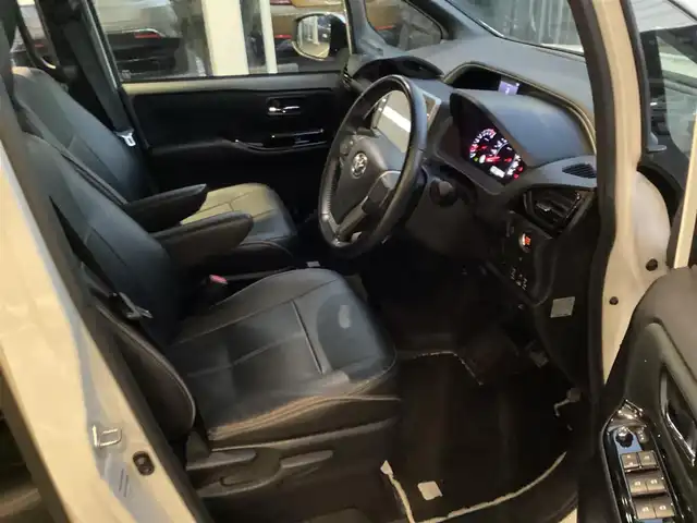 トヨタ ヴォクシー ZS 煌 愛知県 2019(平31)年 5万km ホワイトパールクリスタルシャイン ワンオーナー /純正SDナビ　/フルセグ　/後席モニター　/前後ドラレコ　/ビルトインETC /クルーズコントロール　/スマートキー　/AHB /LDA /PCS /両側パワースライドドア　/バックカメラ　/LEDヘッド　