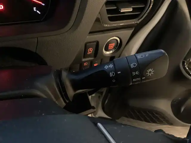 トヨタ ヴォクシー ZS 煌 愛知県 2019(平31)年 5万km ホワイトパールクリスタルシャイン ワンオーナー /純正SDナビ　/フルセグ　/後席モニター　/前後ドラレコ　/ビルトインETC /クルーズコントロール　/スマートキー　/AHB /LDA /PCS /両側パワースライドドア　/バックカメラ　/LEDヘッド　