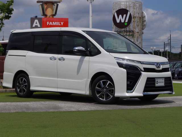 トヨタ ヴォクシー ZS 煌 千葉県 2018(平30)年 5.6万km ホワイトパールクリスタルシャイン ワンオーナー/Toyota Safety Sense/・プリクラッシュセーフティ/・レーンディパーチャーアラート/・オートハイビーム/クルーズコントロール/アイドリングストップ/両側パワースライドドア/純正SDナビ/地デジTV/【DVD/CD再生機能　Bluetooth接続】/バックカメラ/フリップダウンモニター/革巻きステアリング/ステアリングスイッチ/ETC/LEDヘッドライト/ウインカーミラー/純正16インチアルミホイル/スマートキー
