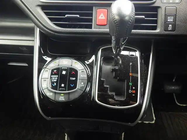 トヨタ ヴォクシー ZS 煌 千葉県 2018(平30)年 5.6万km ホワイトパールクリスタルシャイン ワンオーナー/Toyota Safety Sense/・プリクラッシュセーフティ/・レーンディパーチャーアラート/・オートハイビーム/クルーズコントロール/アイドリングストップ/両側パワースライドドア/純正SDナビ/地デジTV/【DVD/CD再生機能　Bluetooth接続】/バックカメラ/フリップダウンモニター/革巻きステアリング/ステアリングスイッチ/ETC/LEDヘッドライト/ウインカーミラー/純正16インチアルミホイル/スマートキー