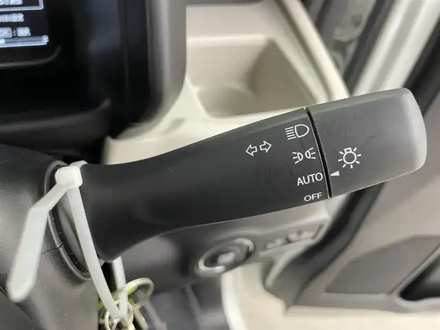 スズキ スペーシア HYBRID X 富山県 2024(令6)年 0.4万km ピュアホワイトP 社外ナビ（AM/FM/CD/BT/フルセグ）/両側パワースライドドア/シートヒーター/衝突被害軽減システム/レーンキープアシスト/コーナーセンサー/横滑り防止装置/アイドリングストップ/社外フロアマット/オートLEDライト/リアサーキュレーター/スマートキー/スペアキー