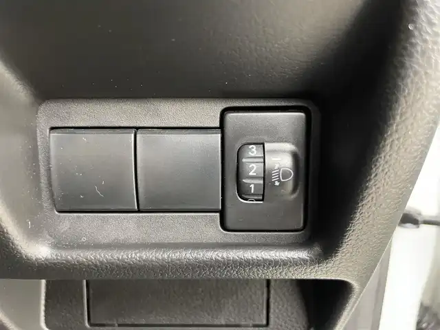 スズキ スペーシア HYBRID X 富山県 2024(令6)年 0.4万km ピュアホワイトP 社外ナビ（AM/FM/CD/BT/フルセグ）/両側パワースライドドア/シートヒーター/衝突被害軽減システム/レーンキープアシスト/コーナーセンサー/横滑り防止装置/アイドリングストップ/社外フロアマット/オートLEDライト/リアサーキュレーター/スマートキー/スペアキー