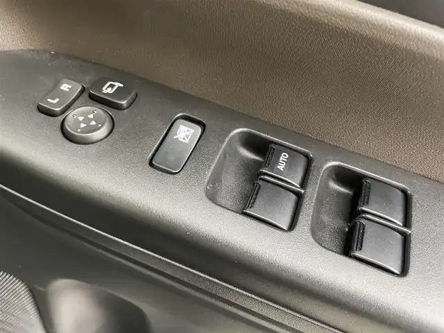 スズキ スペーシア HYBRID X 富山県 2024(令6)年 0.4万km ピュアホワイトP 社外ナビ（AM/FM/CD/BT/フルセグ）/両側パワースライドドア/シートヒーター/衝突被害軽減システム/レーンキープアシスト/コーナーセンサー/横滑り防止装置/アイドリングストップ/社外フロアマット/オートLEDライト/リアサーキュレーター/スマートキー/スペアキー
