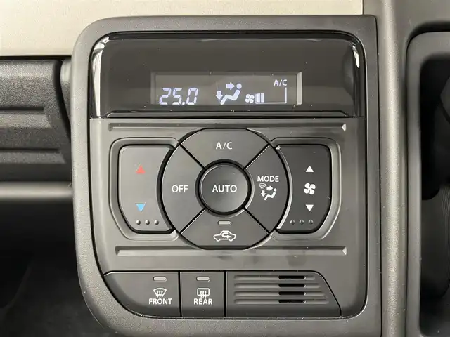 スズキ スペーシア HYBRID X 富山県 2024(令6)年 0.4万km ピュアホワイトP 社外ナビ（AM/FM/CD/BT/フルセグ）/両側パワースライドドア/シートヒーター/衝突被害軽減システム/レーンキープアシスト/コーナーセンサー/横滑り防止装置/アイドリングストップ/社外フロアマット/オートLEDライト/リアサーキュレーター/スマートキー/スペアキー