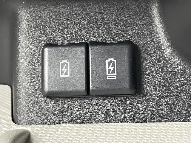 スズキ スペーシア HYBRID X 富山県 2024(令6)年 0.4万km ピュアホワイトP 社外ナビ（AM/FM/CD/BT/フルセグ）/両側パワースライドドア/シートヒーター/衝突被害軽減システム/レーンキープアシスト/コーナーセンサー/横滑り防止装置/アイドリングストップ/社外フロアマット/オートLEDライト/リアサーキュレーター/スマートキー/スペアキー