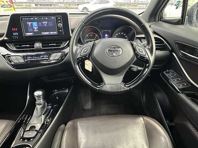 トヨタ Ｃ－ＨＲ G 愛知県 2017(平29)年 7.3万km ホワイトパールクリスタルシャイン SDナビフルセグテレビ/バックカメラ/アイドリングストップ/ウィンカーミラー/レーダークルーズコントロール/ドアバイザー/プッシュスタート/ビルトインETC/RCTA/BSM/ステアリングスイッチ/車両接近警報オフ切り替えスイッチ/ドアロック電動格納ミラー/シートヒーター/オートマチックハイビーム/スマートキー2本/保証書/取扱説明書