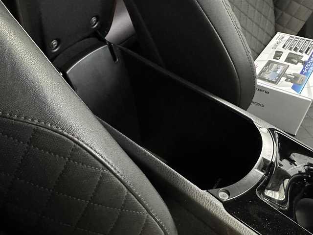 トヨタ Ｃ－ＨＲ G 愛知県 2017(平29)年 7.3万km ホワイトパールクリスタルシャイン SDナビフルセグテレビ/バックカメラ/アイドリングストップ/ウィンカーミラー/レーダークルーズコントロール/ドアバイザー/プッシュスタート/ビルトインETC/RCTA/BSM/ステアリングスイッチ/車両接近警報オフ切り替えスイッチ/ドアロック電動格納ミラー/シートヒーター/オートマチックハイビーム/スマートキー2本/保証書/取扱説明書