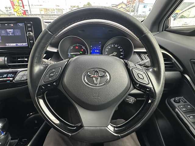 トヨタ Ｃ－ＨＲ G 愛知県 2017(平29)年 7.3万km ホワイトパールクリスタルシャイン SDナビフルセグテレビ/バックカメラ/アイドリングストップ/ウィンカーミラー/レーダークルーズコントロール/ドアバイザー/プッシュスタート/ビルトインETC/RCTA/BSM/ステアリングスイッチ/車両接近警報オフ切り替えスイッチ/ドアロック電動格納ミラー/シートヒーター/オートマチックハイビーム/スマートキー2本/保証書/取扱説明書