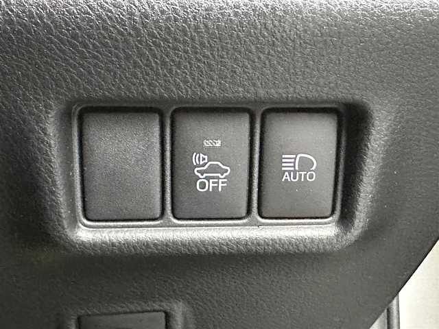 トヨタ Ｃ－ＨＲ G 愛知県 2017(平29)年 7.3万km ホワイトパールクリスタルシャイン SDナビフルセグテレビ/バックカメラ/アイドリングストップ/ウィンカーミラー/レーダークルーズコントロール/ドアバイザー/プッシュスタート/ビルトインETC/RCTA/BSM/ステアリングスイッチ/車両接近警報オフ切り替えスイッチ/ドアロック電動格納ミラー/シートヒーター/オートマチックハイビーム/スマートキー2本/保証書/取扱説明書