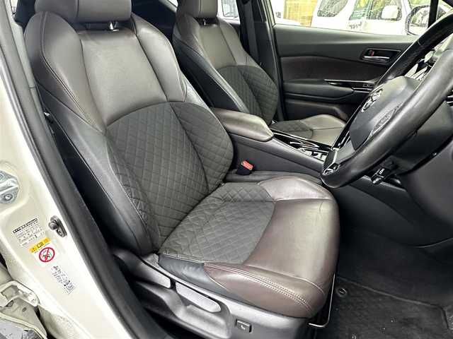 トヨタ Ｃ－ＨＲ G 愛知県 2017(平29)年 7.3万km ホワイトパールクリスタルシャイン SDナビフルセグテレビ/バックカメラ/アイドリングストップ/ウィンカーミラー/レーダークルーズコントロール/ドアバイザー/プッシュスタート/ビルトインETC/RCTA/BSM/ステアリングスイッチ/車両接近警報オフ切り替えスイッチ/ドアロック電動格納ミラー/シートヒーター/オートマチックハイビーム/スマートキー2本/保証書/取扱説明書