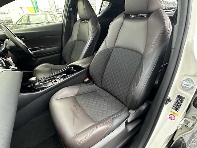 トヨタ Ｃ－ＨＲ G 愛知県 2017(平29)年 7.3万km ホワイトパールクリスタルシャイン SDナビフルセグテレビ/バックカメラ/アイドリングストップ/ウィンカーミラー/レーダークルーズコントロール/ドアバイザー/プッシュスタート/ビルトインETC/RCTA/BSM/ステアリングスイッチ/車両接近警報オフ切り替えスイッチ/ドアロック電動格納ミラー/シートヒーター/オートマチックハイビーム/スマートキー2本/保証書/取扱説明書