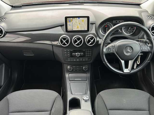 メルセデス・ベンツ Ｂ１８０ ブルーエフィシェンシー 岐阜県 2012(平24)年 11.2万km ジュピターレッド 登録時走行距離：111/125km/純正ナビ/バックカメラ/前方ドライブレコーダー/ETC/Bluetooth接続/純正フロアマット/純正アルミホイール/ワンセグTV/DVD再生機能/プッシュスタート/スマートキー/オートライト/フルフラットシート/サマータイヤ積み込み