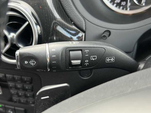 メルセデス・ベンツ Ｂ１８０ ブルーエフィシェンシー 岐阜県 2012(平24)年 11.2万km ジュピターレッド 登録時走行距離：111/125km/純正ナビ/バックカメラ/前方ドライブレコーダー/ETC/Bluetooth接続/純正フロアマット/純正アルミホイール/ワンセグTV/DVD再生機能/プッシュスタート/スマートキー/オートライト/フルフラットシート/サマータイヤ積み込み