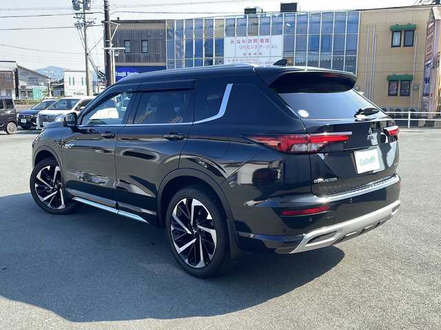 三菱 アウトランダー ＰＨＥＶ P 三重県 2022(令4)年 0.9万km ブラックダイヤモンド 純正ナビ　/ステアリングヒーター　/ＥＴＣ　/前後ドラレコ　/禁煙車　/ブラインドスポットモニター　/レザーシート/電動リアゲート　/全方位カメラ　/パワーシート　/衝突軽減ブレーキ　/ＬＥＤヘッドライト　/レーダークルーズコントロール/ワンオーナー/リアサンシェード/全席シートヒーター