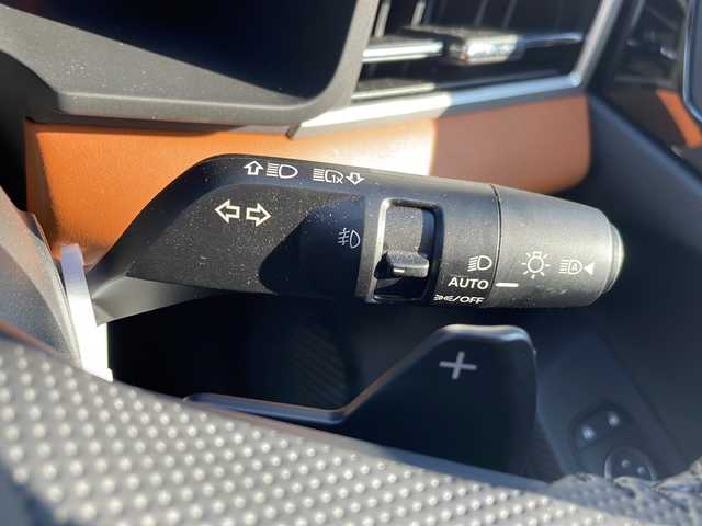 三菱 アウトランダー ＰＨＥＶ P 三重県 2022(令4)年 0.9万km ブラックダイヤモンド 純正ナビ　/ステアリングヒーター　/ＥＴＣ　/前後ドラレコ　/禁煙車　/ブラインドスポットモニター　/レザーシート/電動リアゲート　/全方位カメラ　/パワーシート　/衝突軽減ブレーキ　/ＬＥＤヘッドライト　/レーダークルーズコントロール/ワンオーナー/リアサンシェード/全席シートヒーター