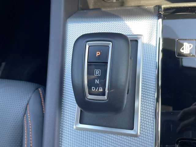 三菱 アウトランダー ＰＨＥＶ P 三重県 2022(令4)年 0.9万km ブラックダイヤモンド 純正ナビ　/ステアリングヒーター　/ＥＴＣ　/前後ドラレコ　/禁煙車　/ブラインドスポットモニター　/レザーシート/電動リアゲート　/全方位カメラ　/パワーシート　/衝突軽減ブレーキ　/ＬＥＤヘッドライト　/レーダークルーズコントロール/ワンオーナー/リアサンシェード/全席シートヒーター