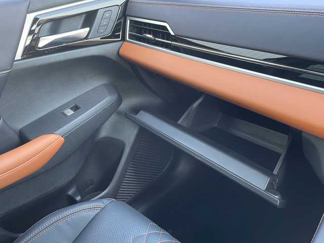 三菱 アウトランダー ＰＨＥＶ P 三重県 2022(令4)年 0.9万km ブラックダイヤモンド 純正ナビ　/ステアリングヒーター　/ＥＴＣ　/前後ドラレコ　/禁煙車　/ブラインドスポットモニター　/レザーシート/電動リアゲート　/全方位カメラ　/パワーシート　/衝突軽減ブレーキ　/ＬＥＤヘッドライト　/レーダークルーズコントロール/ワンオーナー/リアサンシェード/全席シートヒーター