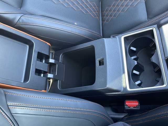三菱 アウトランダー ＰＨＥＶ P 三重県 2022(令4)年 0.9万km ブラックダイヤモンド 純正ナビ　/ステアリングヒーター　/ＥＴＣ　/前後ドラレコ　/禁煙車　/ブラインドスポットモニター　/レザーシート/電動リアゲート　/全方位カメラ　/パワーシート　/衝突軽減ブレーキ　/ＬＥＤヘッドライト　/レーダークルーズコントロール/ワンオーナー/リアサンシェード/全席シートヒーター