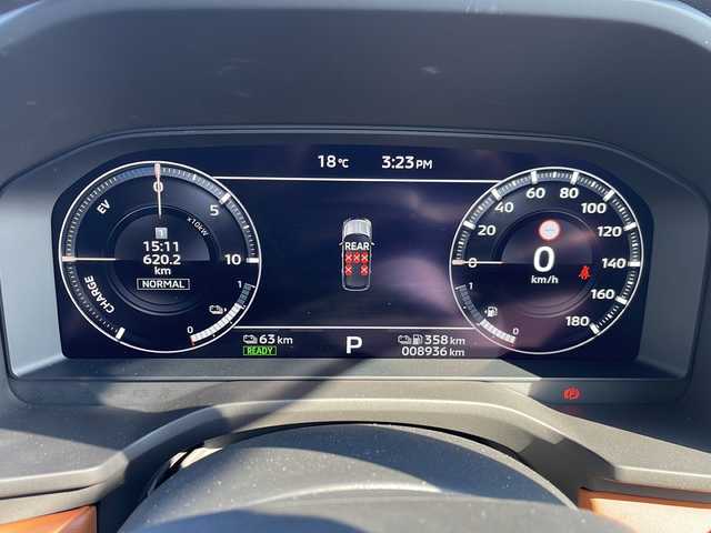 三菱 アウトランダー ＰＨＥＶ P 三重県 2022(令4)年 0.9万km ブラックダイヤモンド 純正ナビ　/ステアリングヒーター　/ＥＴＣ　/前後ドラレコ　/禁煙車　/ブラインドスポットモニター　/レザーシート/電動リアゲート　/全方位カメラ　/パワーシート　/衝突軽減ブレーキ　/ＬＥＤヘッドライト　/レーダークルーズコントロール/ワンオーナー/リアサンシェード/全席シートヒーター