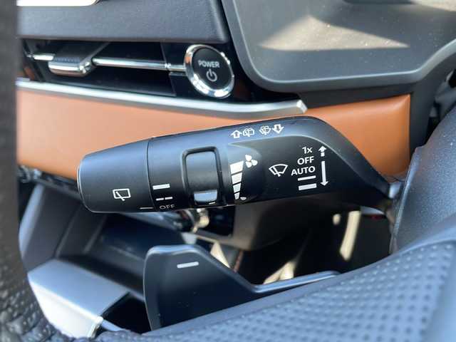 三菱 アウトランダー ＰＨＥＶ P 三重県 2022(令4)年 0.9万km ブラックダイヤモンド 純正ナビ　/ステアリングヒーター　/ＥＴＣ　/前後ドラレコ　/禁煙車　/ブラインドスポットモニター　/レザーシート/電動リアゲート　/全方位カメラ　/パワーシート　/衝突軽減ブレーキ　/ＬＥＤヘッドライト　/レーダークルーズコントロール/ワンオーナー/リアサンシェード/全席シートヒーター