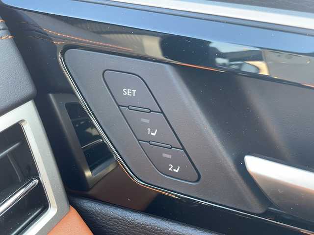 三菱 アウトランダー ＰＨＥＶ P 三重県 2022(令4)年 0.9万km ブラックダイヤモンド 純正ナビ　/ステアリングヒーター　/ＥＴＣ　/前後ドラレコ　/禁煙車　/ブラインドスポットモニター　/レザーシート/電動リアゲート　/全方位カメラ　/パワーシート　/衝突軽減ブレーキ　/ＬＥＤヘッドライト　/レーダークルーズコントロール/ワンオーナー/リアサンシェード/全席シートヒーター