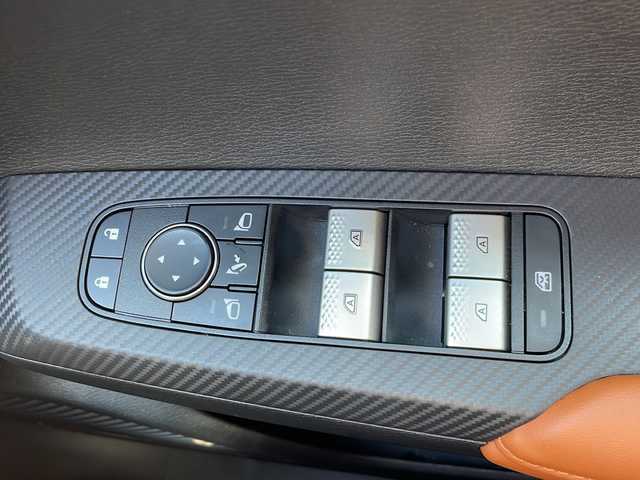 三菱 アウトランダー ＰＨＥＶ P 三重県 2022(令4)年 0.9万km ブラックダイヤモンド 純正ナビ　/ステアリングヒーター　/ＥＴＣ　/前後ドラレコ　/禁煙車　/ブラインドスポットモニター　/レザーシート/電動リアゲート　/全方位カメラ　/パワーシート　/衝突軽減ブレーキ　/ＬＥＤヘッドライト　/レーダークルーズコントロール/ワンオーナー/リアサンシェード/全席シートヒーター
