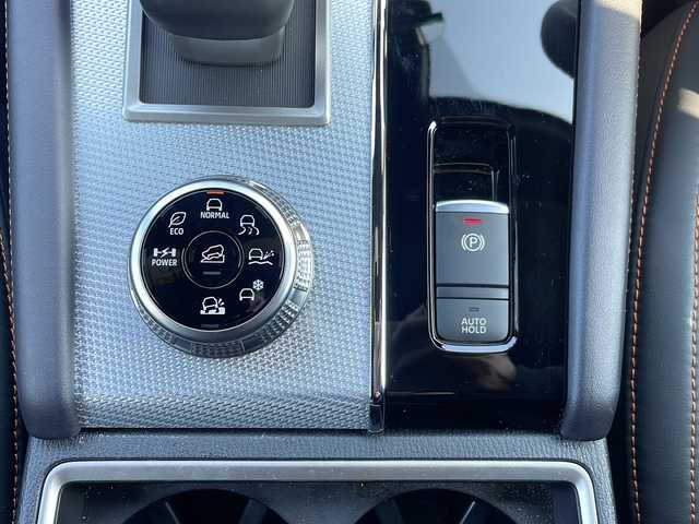 三菱 アウトランダー ＰＨＥＶ P 三重県 2022(令4)年 0.9万km ブラックダイヤモンド 純正ナビ　/ステアリングヒーター　/ＥＴＣ　/前後ドラレコ　/禁煙車　/ブラインドスポットモニター　/レザーシート/電動リアゲート　/全方位カメラ　/パワーシート　/衝突軽減ブレーキ　/ＬＥＤヘッドライト　/レーダークルーズコントロール/ワンオーナー/リアサンシェード/全席シートヒーター