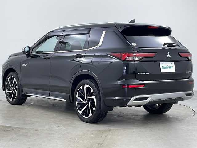 三菱 アウトランダー ＰＨＥＶ P 道央・札幌 2022(令4)年 0.9万km ブラックダイヤモンド 純正ナビ　/ステアリングヒーター　/ＥＴＣ　/前後ドラレコ　/禁煙車　/ブラインドスポットモニター　/レザーシート/電動リアゲート　/全方位カメラ　/パワーシート　/衝突軽減ブレーキ　/ＬＥＤヘッドライト　/レーダークルーズコントロール/ワンオーナー/リアサンシェード/全席シートヒーター