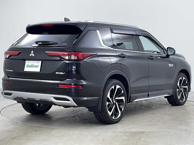 三菱 アウトランダー ＰＨＥＶ P 道央・札幌 2022(令4)年 0.9万km ブラックダイヤモンド 純正ナビ　/ステアリングヒーター　/ＥＴＣ　/前後ドラレコ　/禁煙車　/ブラインドスポットモニター　/レザーシート/電動リアゲート　/全方位カメラ　/パワーシート　/衝突軽減ブレーキ　/ＬＥＤヘッドライト　/レーダークルーズコントロール/ワンオーナー/リアサンシェード/全席シートヒーター