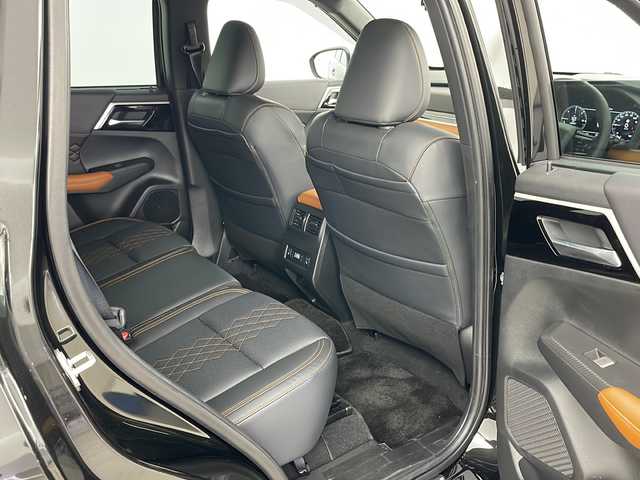 三菱 アウトランダー ＰＨＥＶ P 道央・札幌 2022(令4)年 0.9万km ブラックダイヤモンド 純正ナビ　/ステアリングヒーター　/ＥＴＣ　/前後ドラレコ　/禁煙車　/ブラインドスポットモニター　/レザーシート/電動リアゲート　/全方位カメラ　/パワーシート　/衝突軽減ブレーキ　/ＬＥＤヘッドライト　/レーダークルーズコントロール/ワンオーナー/リアサンシェード/全席シートヒーター