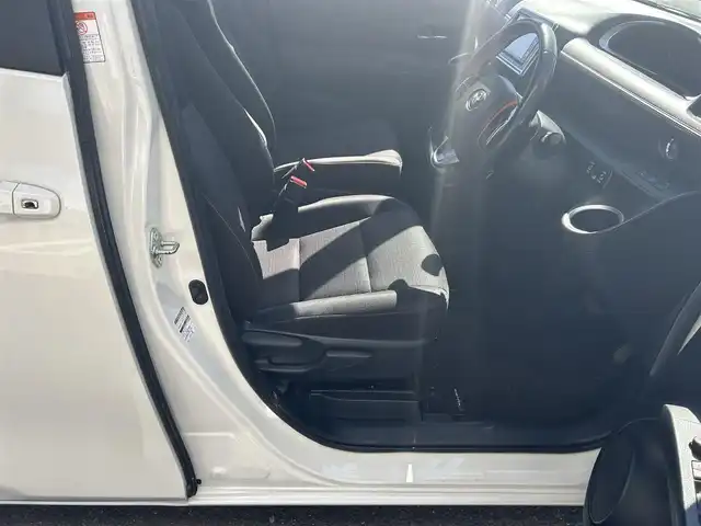 トヨタ シエンタ ハイブリッド ファンベースG 岩手県 2019(令1)年 5万km ヴィンテージブラウンパールクリスタルシャイン/ホワイトパールクリスタルシャイン 純正ＳＤナビ（型式NSCN-W68）/フルセグTV　/全方位モニター　/両側電動ドア　/衝突軽減装置　/革巻きステアリング　/クルーズコントロール　/前後ミラー型ドライブレコーダー　/フロントワイパーデアイサー　/ビルトインＥＴＣ　/スマートキー/スペアキー/オートライト/オートハイビーム/ドアバイザー/フロアマット/USB×2/保証書　取説　ナビ取説