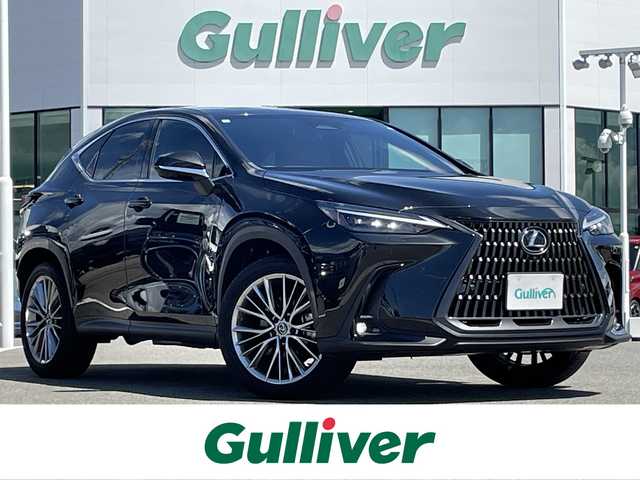 レクサス ＮＸ 350h バージョンL 佐賀県 2023(令5)年 3.9万km グラファイトブラックガラスフレーク ムーンルーフ/赤革シート/純正14インチディスプレイ/・フルセグTV/AM/FM/USB/Bluetooth/パノラミックビューモニター/前後ドライブレコーダー/ビルトインETC2.0/ヘッドアップディスプレイ/リバース連動ドアミラー/ハンズフリーパワーバックドア/電子パーキングブレーキ/AUTO HOLD機能/DN席パワーシート(D席メモリー機能付)/全席シートヒーター/DN席シートベンチレーション/パドルシフト/革巻きステアリング/ステアリングヒーター/ステアリングリモコン/純正20インチアルミホイール/純正三眼LEDヘッドライト/アダプティブフロントライティングシステム/オートマチックハイビーム/純正LEDフォグランプ/ミラーヒーター/新車保証書/取扱説明書/スペアキー１本/Lexus Safety System+/・レーダークルーズコントロール/・レーンディパーチャーアラート/・プリクラッシュセーフティ/・フロント/リヤクロストラフィックアラート/・ブラインドスポットモニター/・クリアランスソナー/・安心降車アシスト/・ロードサインアシスト/・空気圧モニター