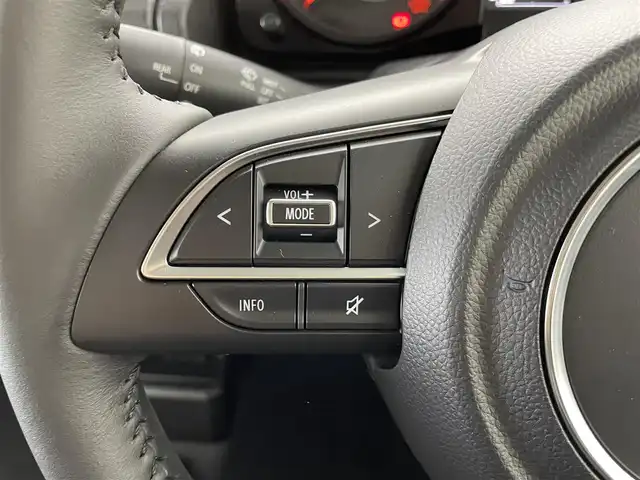 スズキ ジムニー XC 群馬県 2024(令6)年 0.1万km ピュアホワイトP ５速ＭＴ　パートタイム４ＷＤ　デュアルカメラブレーキサポート　前席シートヒーター　横滑り防止　ＬＥＤヘッドランプ　オートライト　フォグランプ　Ｒソナー　スマートキー　プッシュスタート　ターボ　禁煙車