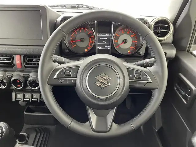 スズキ ジムニー XC 群馬県 2024(令6)年 0.1万km ピュアホワイトP ５速ＭＴ　パートタイム４ＷＤ　デュアルカメラブレーキサポート　前席シートヒーター　横滑り防止　ＬＥＤヘッドランプ　オートライト　フォグランプ　Ｒソナー　スマートキー　プッシュスタート　ターボ　禁煙車