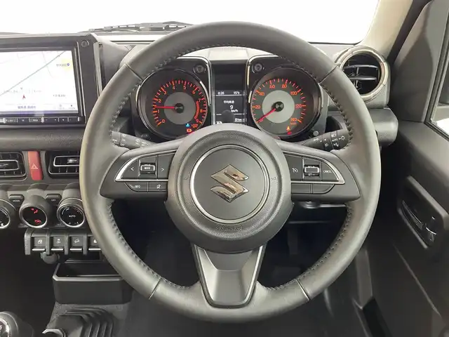 スズキ ジムニー XC 群馬県 2024(令6)年 0.1万km ピュアホワイトP ５速ＭＴ　パートタイム４ＷＤ　デュアルカメラブレーキサポート　前席シートヒーター　横滑り防止　ＬＥＤヘッドランプ　オートライト　フォグランプ　Ｒソナー　スマートキー　プッシュスタート　ターボ　禁煙車