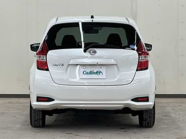 日産 ノート X FOUR 道央・札幌 2018(平30)年 11.7万km ブリリアントホワイトパール 4WD//社外ナビ/DVD/CD/SD/BT//バックカメラ//ドライブレコーダー//エマージェンシーブレーキ//車線逸脱警報//横滑り防止//ETC//プッシュスタート//インテリジェントキー//電格ミラー//冬タイヤ14インチホイル積込