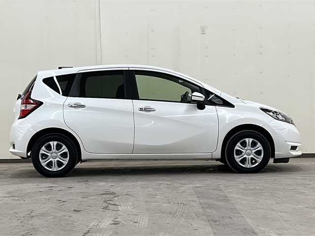 日産 ノート X FOUR 道央・札幌 2018(平30)年 11.7万km ブリリアントホワイトパール 4WD//社外ナビ/DVD/CD/SD/BT//バックカメラ//ドライブレコーダー//エマージェンシーブレーキ//車線逸脱警報//横滑り防止//ETC//プッシュスタート//インテリジェントキー//電格ミラー//冬タイヤ14インチホイル積込