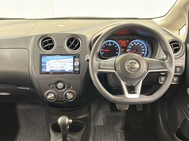 日産 ノート X FOUR 道央・札幌 2018(平30)年 11.7万km ブリリアントホワイトパール 4WD//社外ナビ/DVD/CD/SD/BT//バックカメラ//ドライブレコーダー//エマージェンシーブレーキ//車線逸脱警報//横滑り防止//ETC//プッシュスタート//インテリジェントキー//電格ミラー//冬タイヤ14インチホイル積込