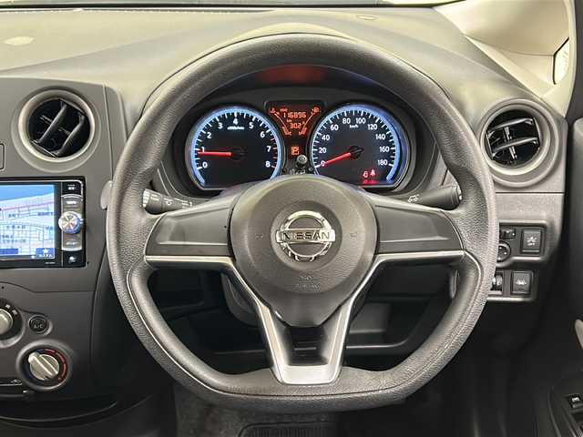 日産 ノート X FOUR 道央・札幌 2018(平30)年 11.7万km ブリリアントホワイトパール 4WD//社外ナビ/DVD/CD/SD/BT//バックカメラ//ドライブレコーダー//エマージェンシーブレーキ//車線逸脱警報//横滑り防止//ETC//プッシュスタート//インテリジェントキー//電格ミラー//冬タイヤ14インチホイル積込