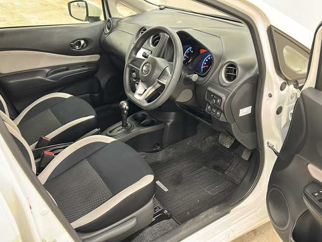 日産 ノート X FOUR 道央・札幌 2018(平30)年 11.7万km ブリリアントホワイトパール 4WD//社外ナビ/DVD/CD/SD/BT//バックカメラ//ドライブレコーダー//エマージェンシーブレーキ//車線逸脱警報//横滑り防止//ETC//プッシュスタート//インテリジェントキー//電格ミラー//冬タイヤ14インチホイル積込