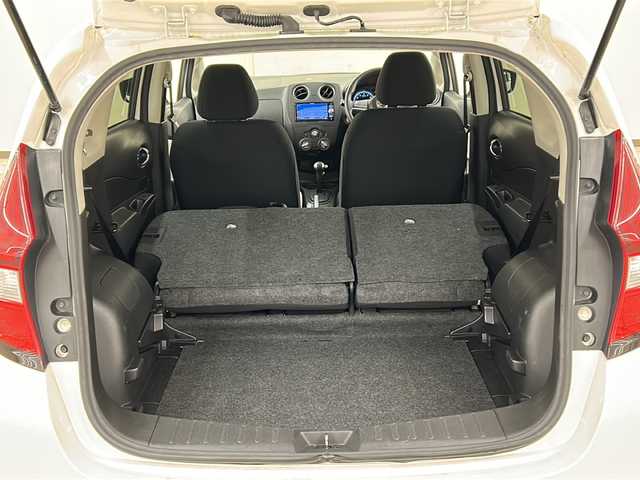 日産 ノート X FOUR 道央・札幌 2018(平30)年 11.7万km ブリリアントホワイトパール 4WD//社外ナビ/DVD/CD/SD/BT//バックカメラ//ドライブレコーダー//エマージェンシーブレーキ//車線逸脱警報//横滑り防止//ETC//プッシュスタート//インテリジェントキー//電格ミラー//冬タイヤ14インチホイル積込